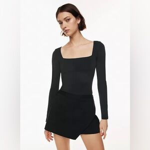 Babaton contour square neck long sleeve bodysuit in black size small